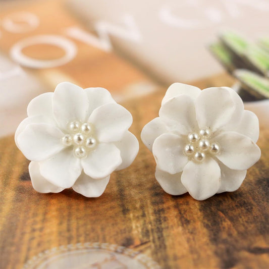 Boho Acrylic Pearl Flower Stud Earrings for Women, White Exaggeration Camellia Drop Earrings, Sweet Resin Flower Dangle Earrings Jewelry Gift