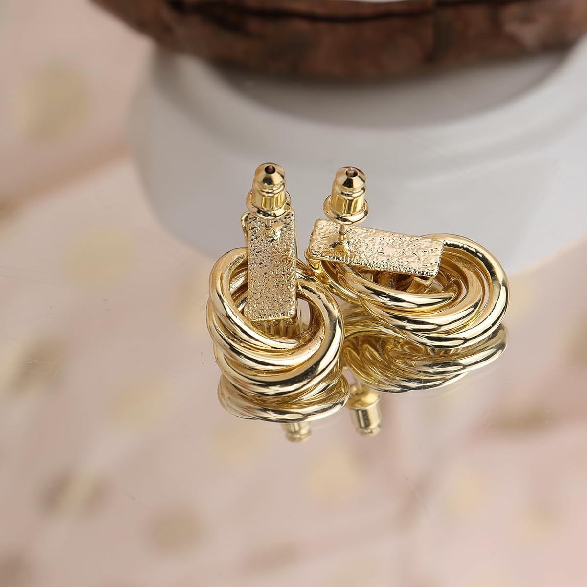 JeanBeau Women'S Chunky Golden Statement Earrings - Long Twisted Link Dangle Drop Jewelry, Lightweight Everyday & Formal Earrings, Nickel-Free Hypoallergenic Elegant Gift for Women, Versatile Jewelry, Geometric Knot Design, Durable Earrings